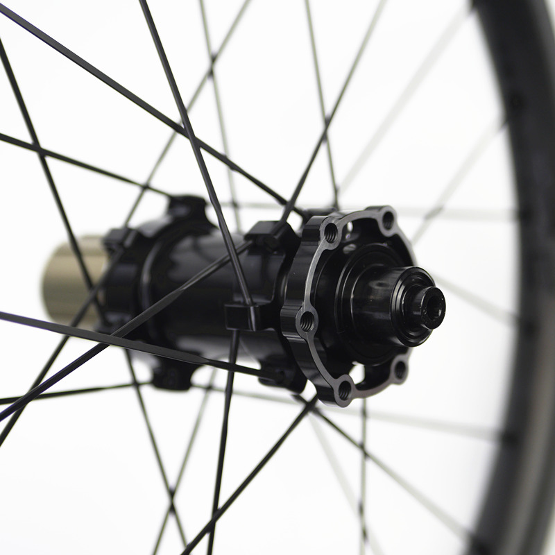 Plume ultra light 18inch 355 carbon wheelset